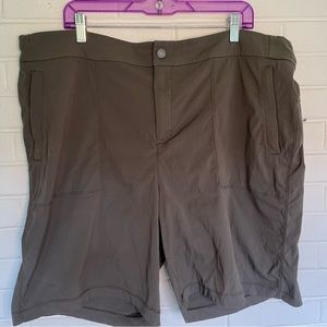 Athleta Trekkie short  2.0 grey size 22 EUC